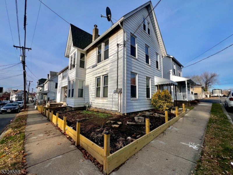 Exterior, Facade, Queen Anne Victorian