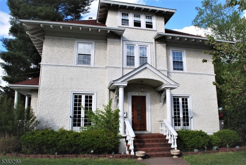 Exterior, Facade, Georgian