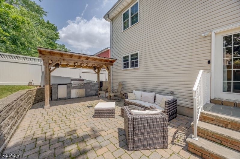 Exterior, Outdoor Kitchen
