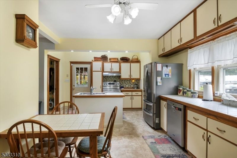 Dining room, Interior, Kitchen, Recessed Lighting, Stainless Steel Appliances, Tile Countertops