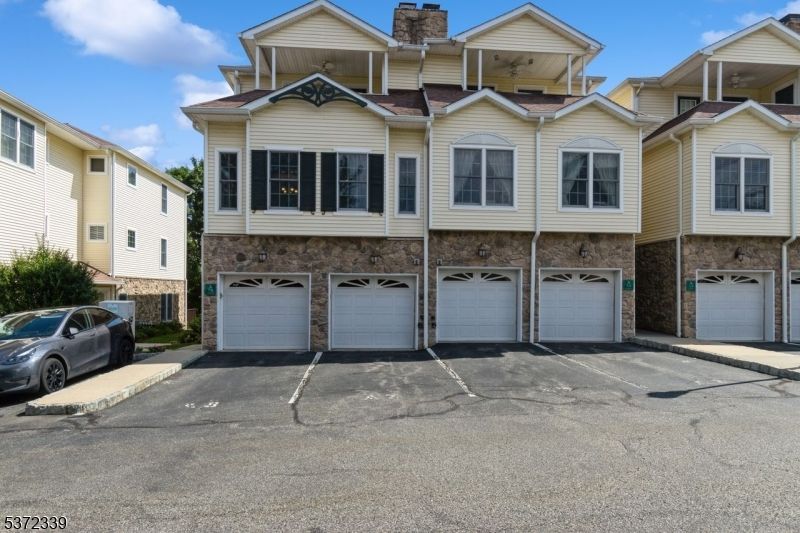 Attached, Exterior, Facade, Rowhouse