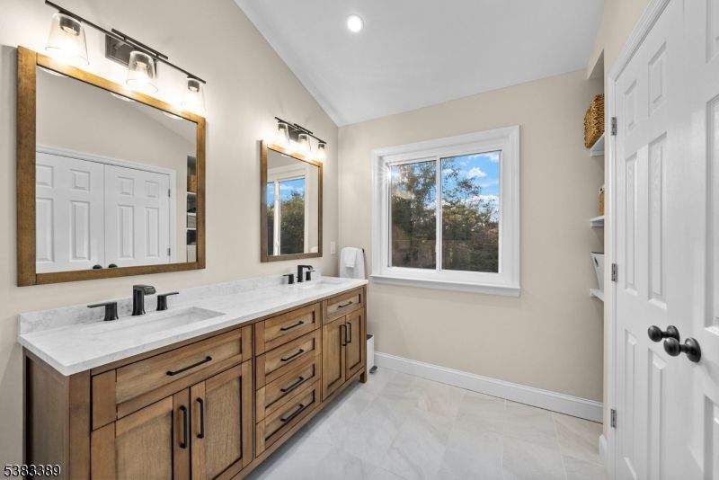 Bathroom, Dual Sink Vanities, Interior, Recessed Lighting