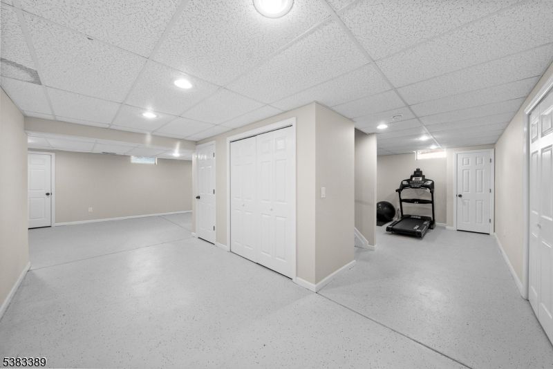 Empty room, Fitness Equipment, Interior, Recessed Lighting