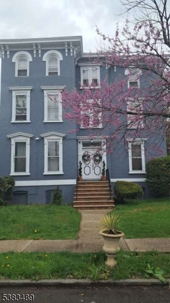 Exterior, Facade, Rowhouse