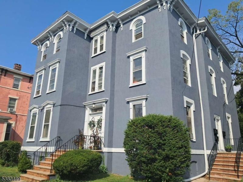 Exterior, Facade, Rowhouse