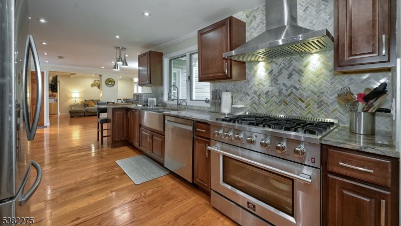 Interior, Kitchen, Living room, Pendant Lights, Recessed Lighting, Stainless Steel Appliances, Wood Texture Flooring