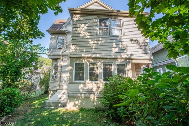 Exterior, Facade, Queen Anne Victorian