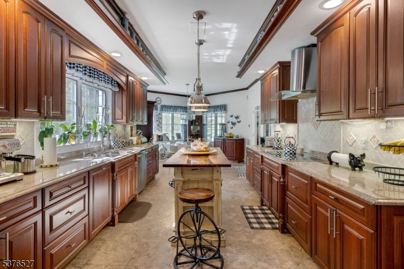 Dining room, Interior, Kitchen, Pendant Lights, Recessed Lighting, Stainless Steel Appliances
