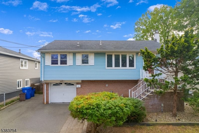 Attached, Exterior, Facade, Brick Facade, Raised Ranch