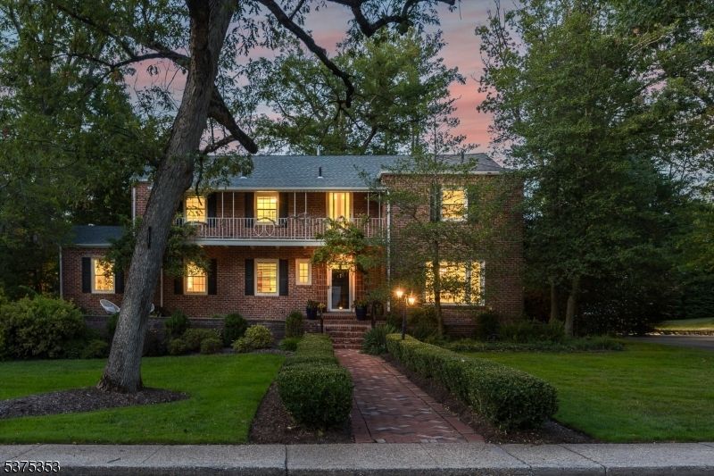 Exterior, Facade, Brick Facade, Georgian