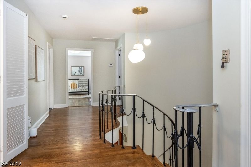 Interior, Pendant Lights, Wood Texture Flooring