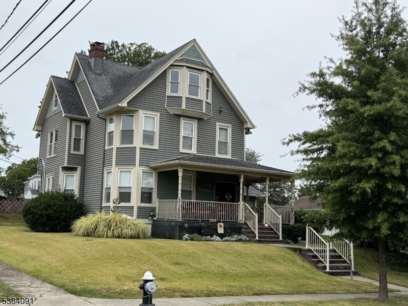 Exterior, Facade, Queen Anne Victorian