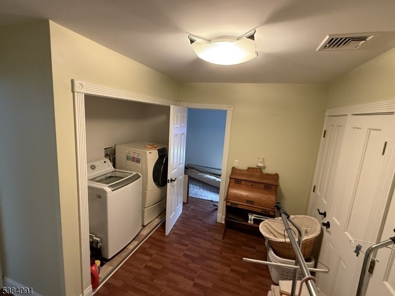 Interior, Washer, Wood Texture Flooring