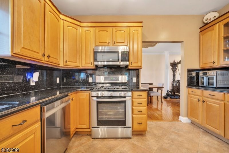 Dining room, Interior, Kitchen, Stainless Steel Appliances, Wood Texture Flooring