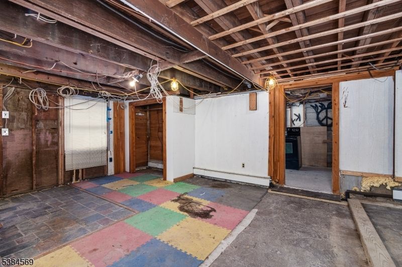 Empty room, Interior, Wooden Beams