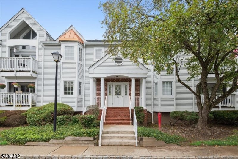 Exterior, Facade, Queen Anne Victorian