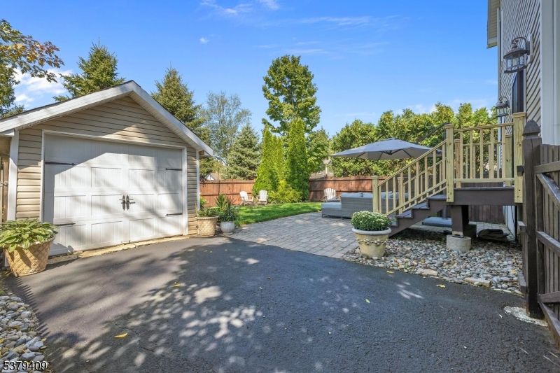 Detached Garage, Exterior