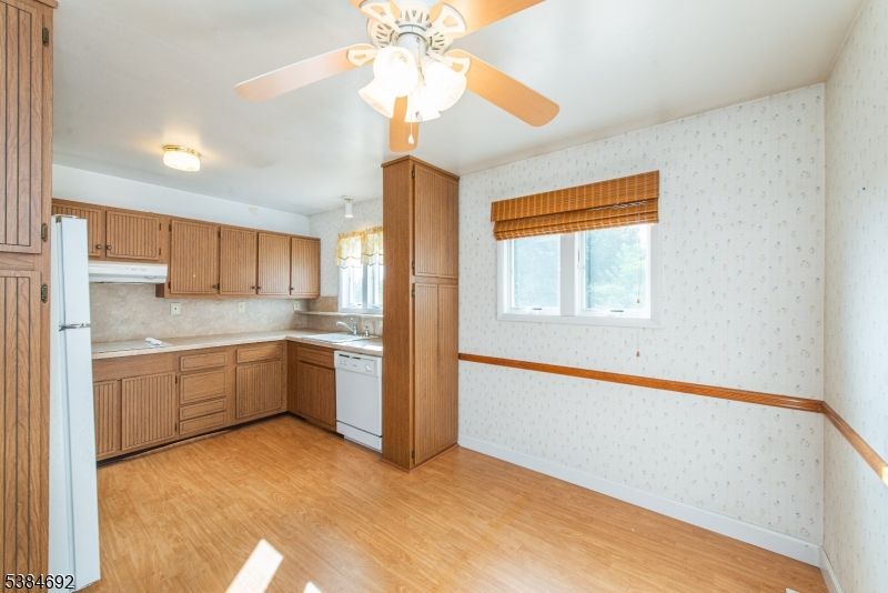 Chandelier, Interior, Kitchen, Wood Texture Flooring