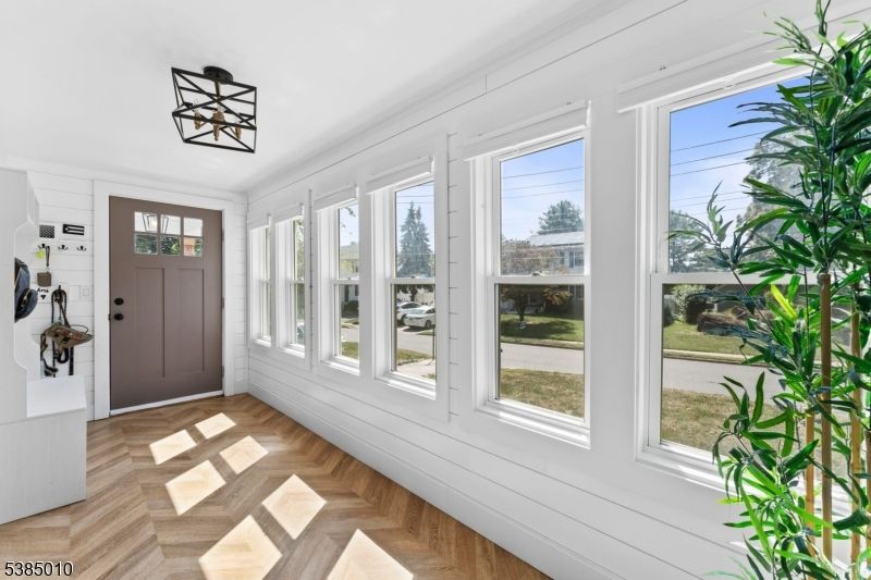 Interior, Pendant Lights, Wood Texture Flooring