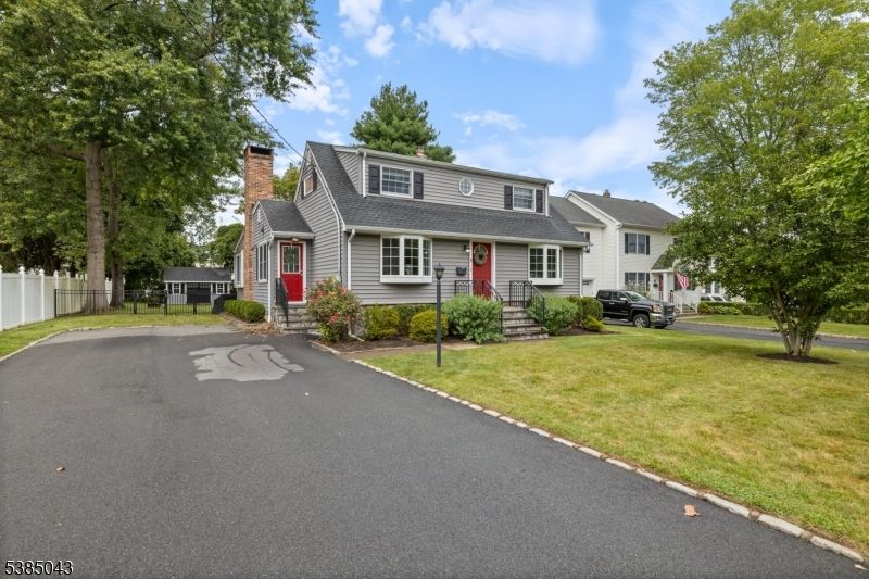 Exterior, Facade, Cape Cod