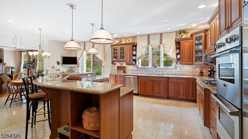 Chandelier, Dining room, Interior, Kitchen, Pendant Lights, Recessed Lighting, Stainless Steel Appliances