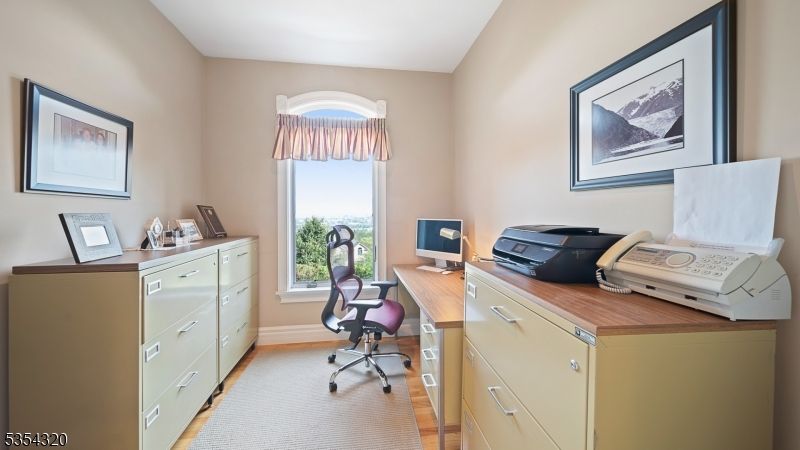 Home Office, Interior