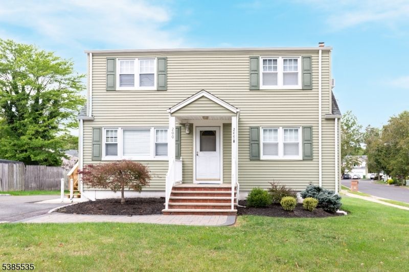 Exterior, Facade, Georgian