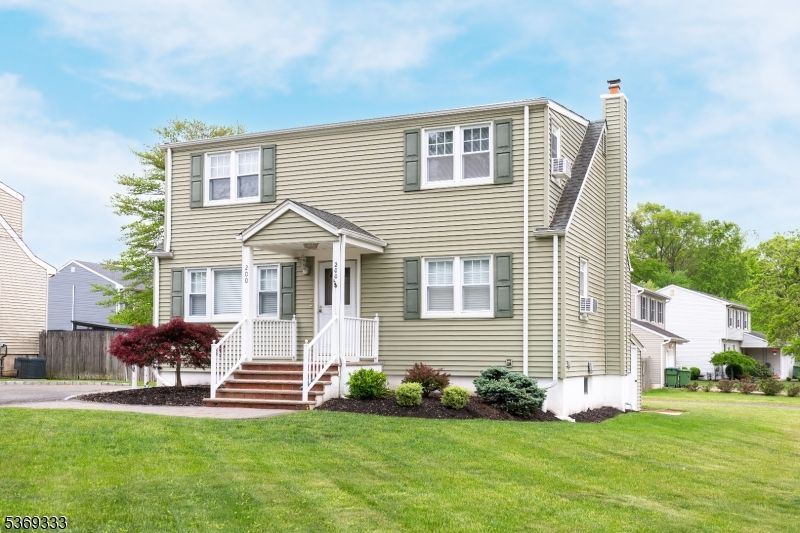 Exterior, Facade, Georgian