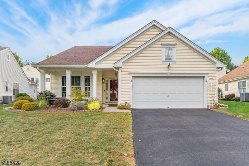 Attached, Exterior, Facade, Ranch