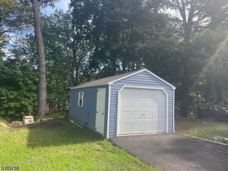 Detached Garage, Exterior