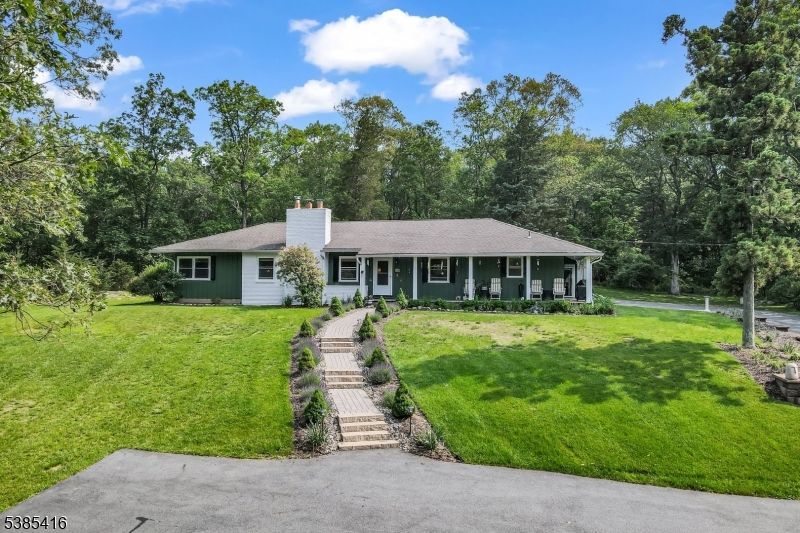Backyard, Exterior, Facade, Ranch