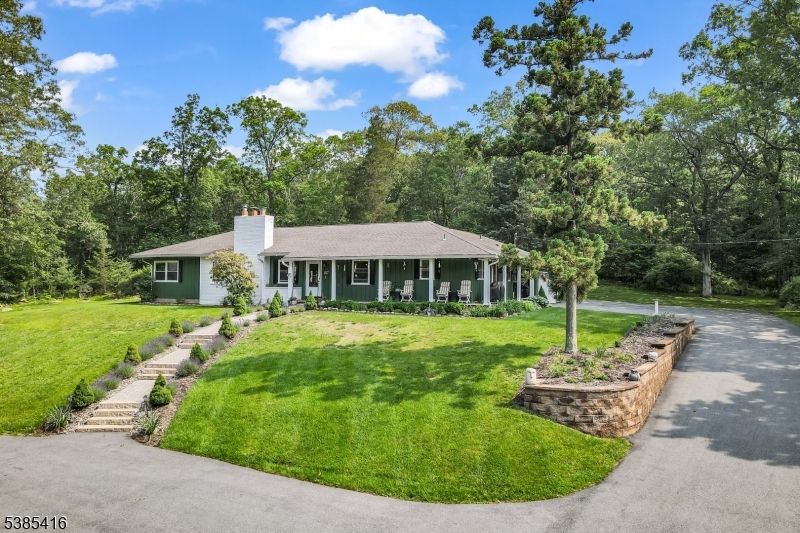 Backyard, Exterior, Facade, Ranch