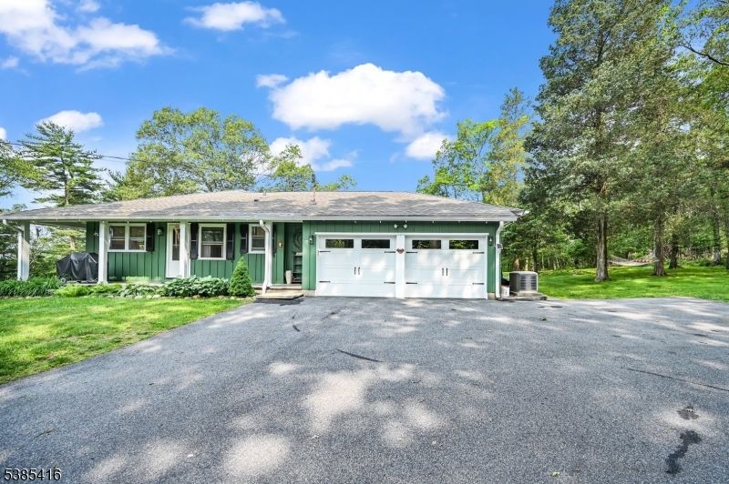 Attached, Exterior, Facade, Ranch