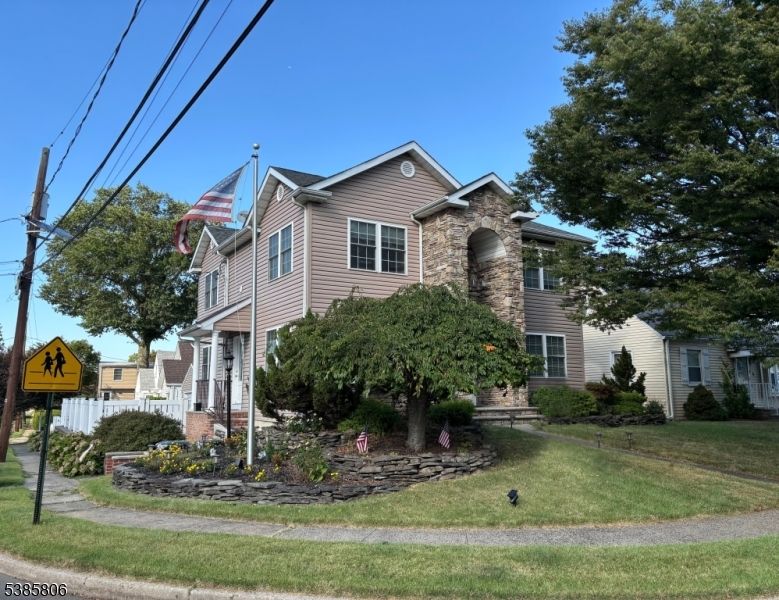 Exterior, Facade, Queen Anne Victorian