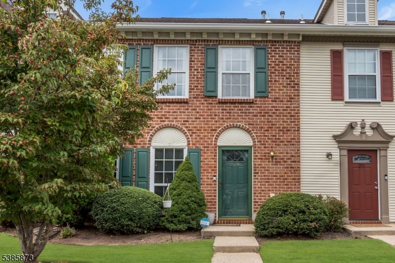 Exterior, Facade, Brick Facade, Georgian