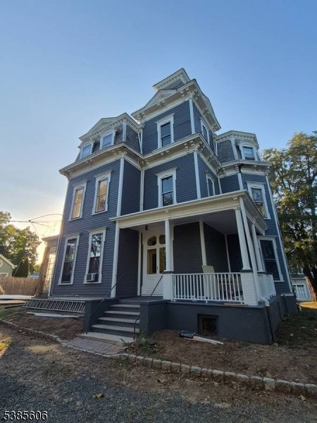 Exterior, Facade, Queen Anne Victorian