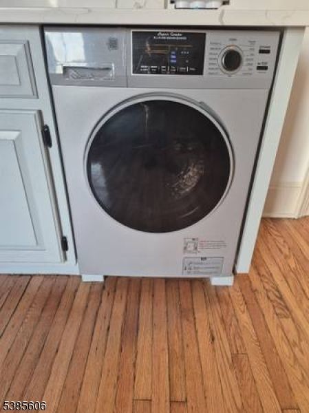 Interior, Utility Closets, Washer, Wood Texture Flooring