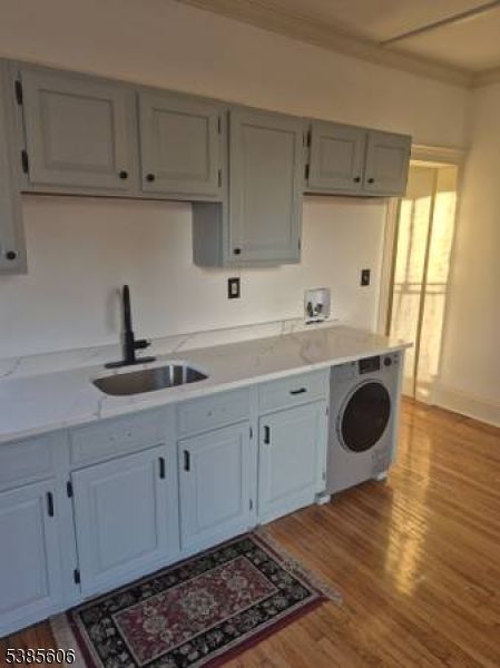 Interior, Kitchen, Washer, Wood Texture Flooring