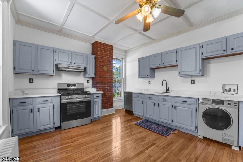 Interior, Kitchen, Stone Walls, Washer, Wood Texture Flooring
