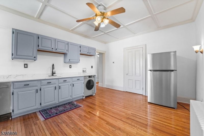 Interior, Kitchen, Washer, Wood Texture Flooring