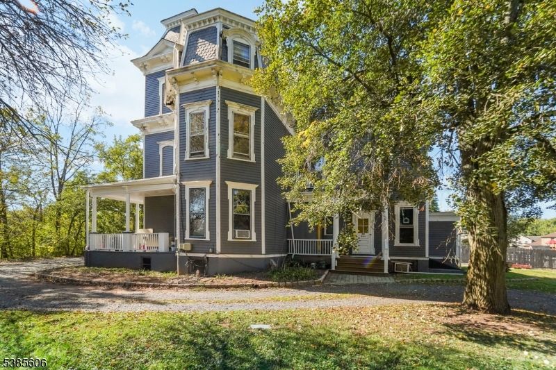 Backyard, Exterior, Facade, Queen Anne Victorian