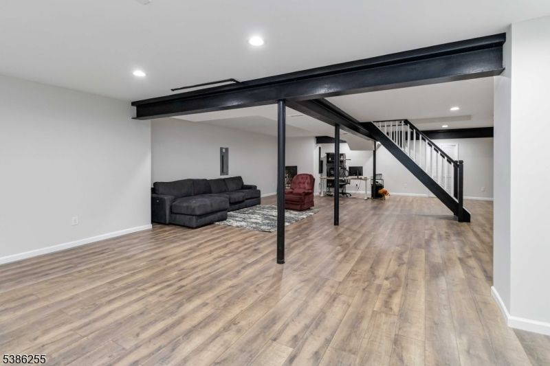 Interior, Recessed Lighting, Wood Texture Flooring