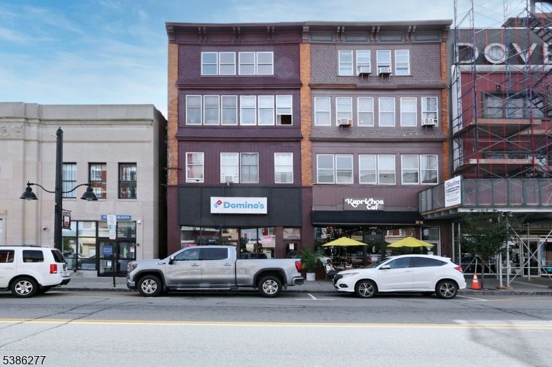 Exterior, Facade, Rowhouse