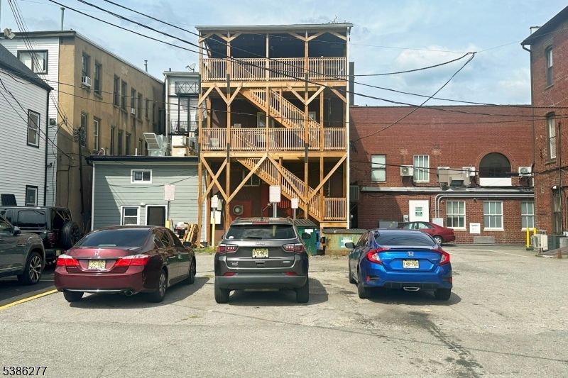 Exterior, Facade, Brick Facade, Rowhouse