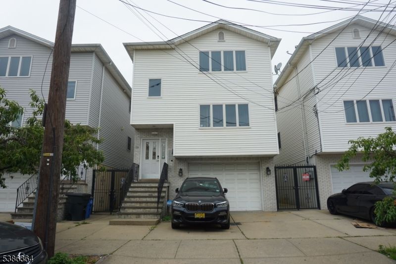 Attached, Exterior, Facade, Brick Facade, Rowhouse