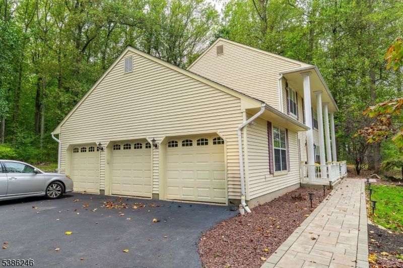 Detached Garage, Exterior