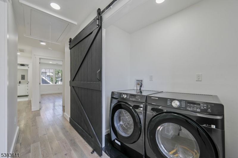 Interior, Recessed Lighting, Washer, Wood Texture Flooring