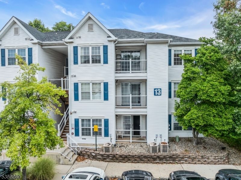 Exterior, Facade, Rowhouse