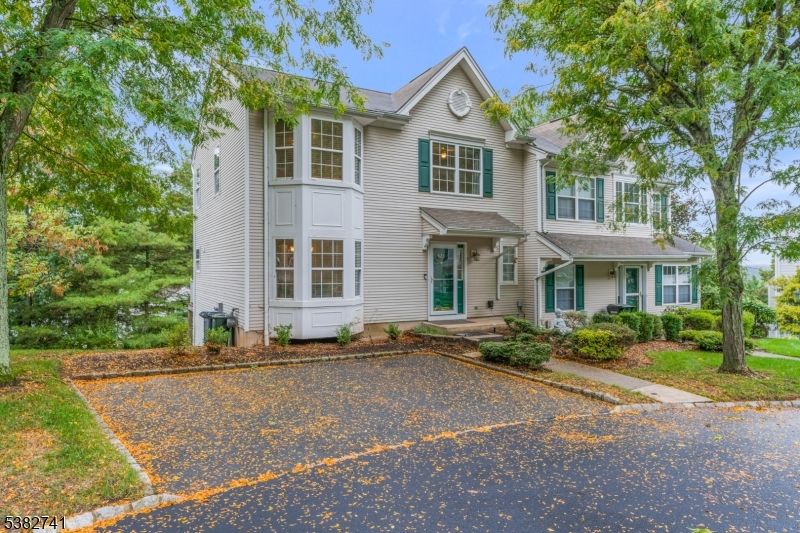 Exterior, Facade, Farmhouse