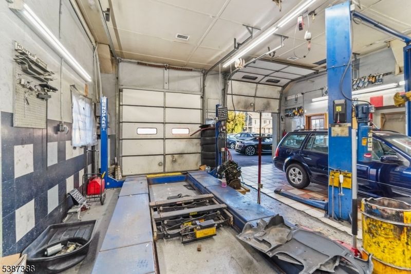 Garage, Interior